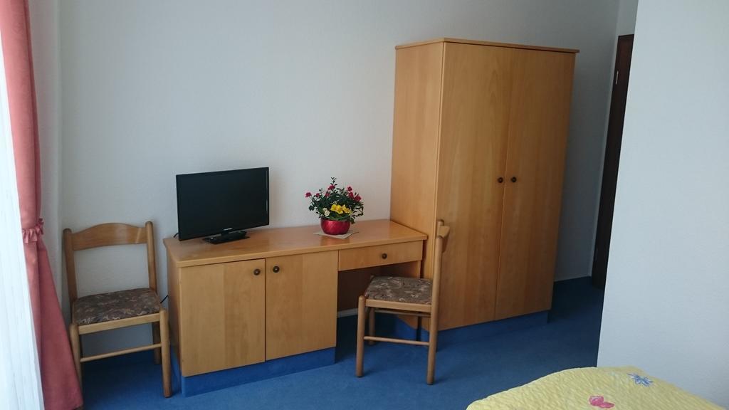Pension Und Berggasthaus Kapellenstein Geyer Ruang foto
