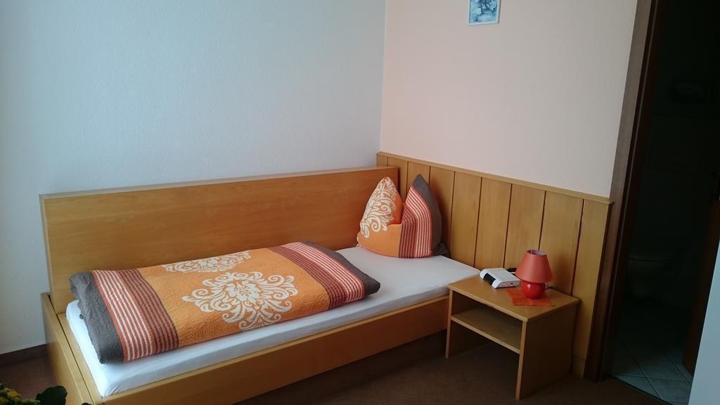Pension Und Berggasthaus Kapellenstein Geyer Ruang foto